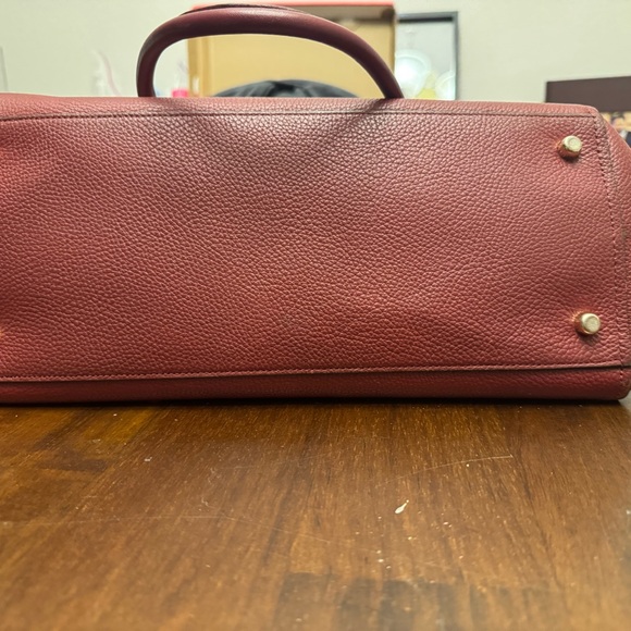 Dark red Coach bag

Used

Still has life to it

Send offers! - Picture 7 of 11
